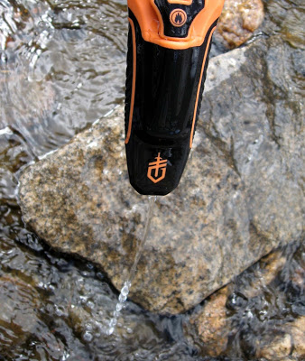 มีดเดินป่า/ยังชีพ Gerber Bear Grylls Ultimate Pro ใหม่ แท้ มีนกหวีดและที่จุดไฟ ของแท้ ของใหม่