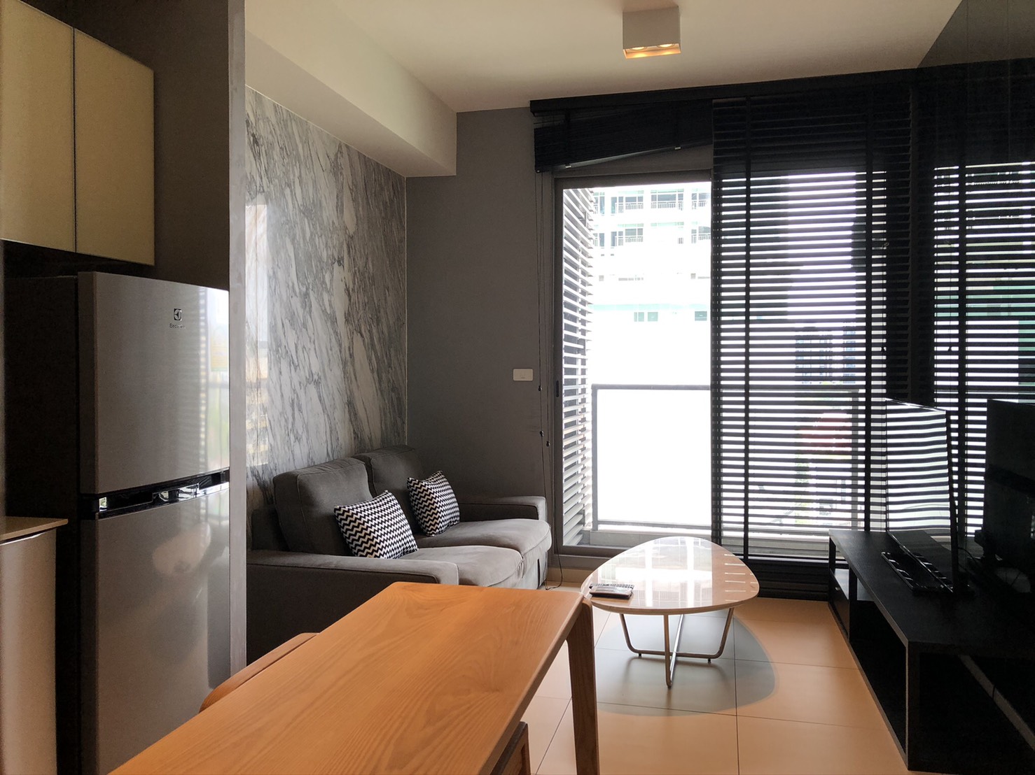 ให้เช่าคอนโด The Lofts Ekkamai (เดอะ ล็อฟท์ เอกมัย) 1 ห้องนอน 1 ห้องน้ำ