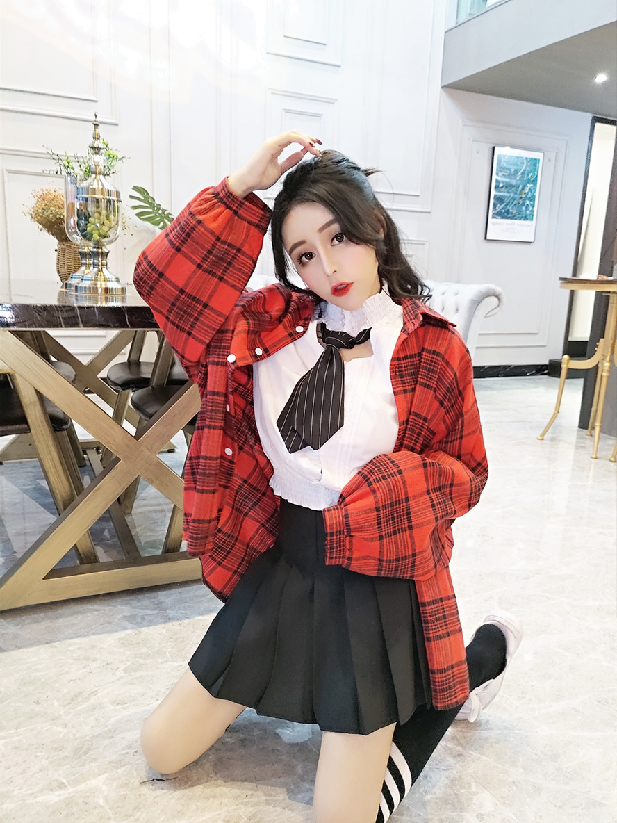 พรีอออเดอร์ : เสื้อเชิ๊ตผ้าฝ้ายคลุมแฟชั่นสไตล์ญี่ปุ่นสีแดงลายสก็อต แขนยาว สามารถใส่ได้ทั้งคลุม หรือเป็นเชิ๊ตก็ได้ค่ะ