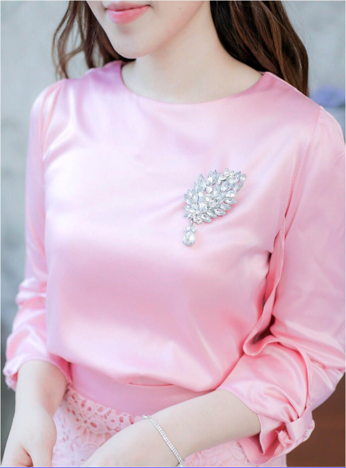 ชุดออกงาน ชุดไปงานแต่งงานสีชมพู เซ็ทเสื้อแขนยาว+กระโปรงลูกไม้ แนวเรียบหรู สวยหวาน