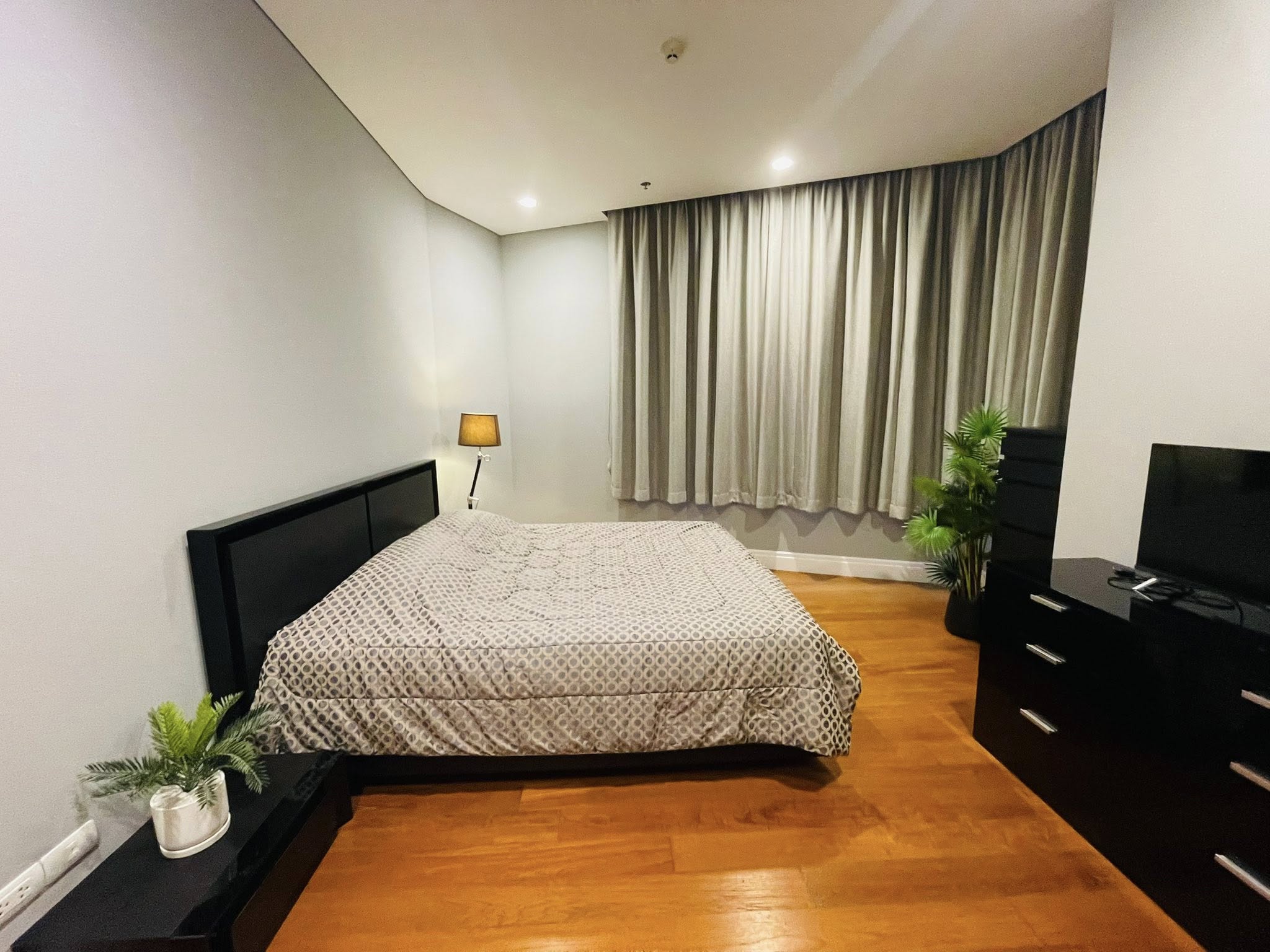 ให้เช่าคอนโด ไบรท์ สุขุมวิท 24 / For Rent Bright Sukhumvit 24 (English below)