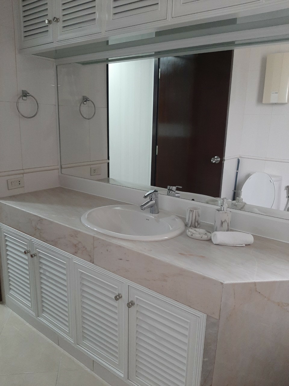 ให้เช่าคอนโด Kanta Mansion (กันตะ แมนชั่น) 3 ห้องนอน 3 ห้องน้ำ ขนาด 265 ตรม ชั้น 5 ถึงชั้นสูง