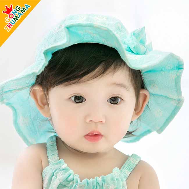 หมวกเด็กสาวน้อย ปีกกว้างแต่งลายดอกไม้ขาว ติดโบว์ด้านข้าง