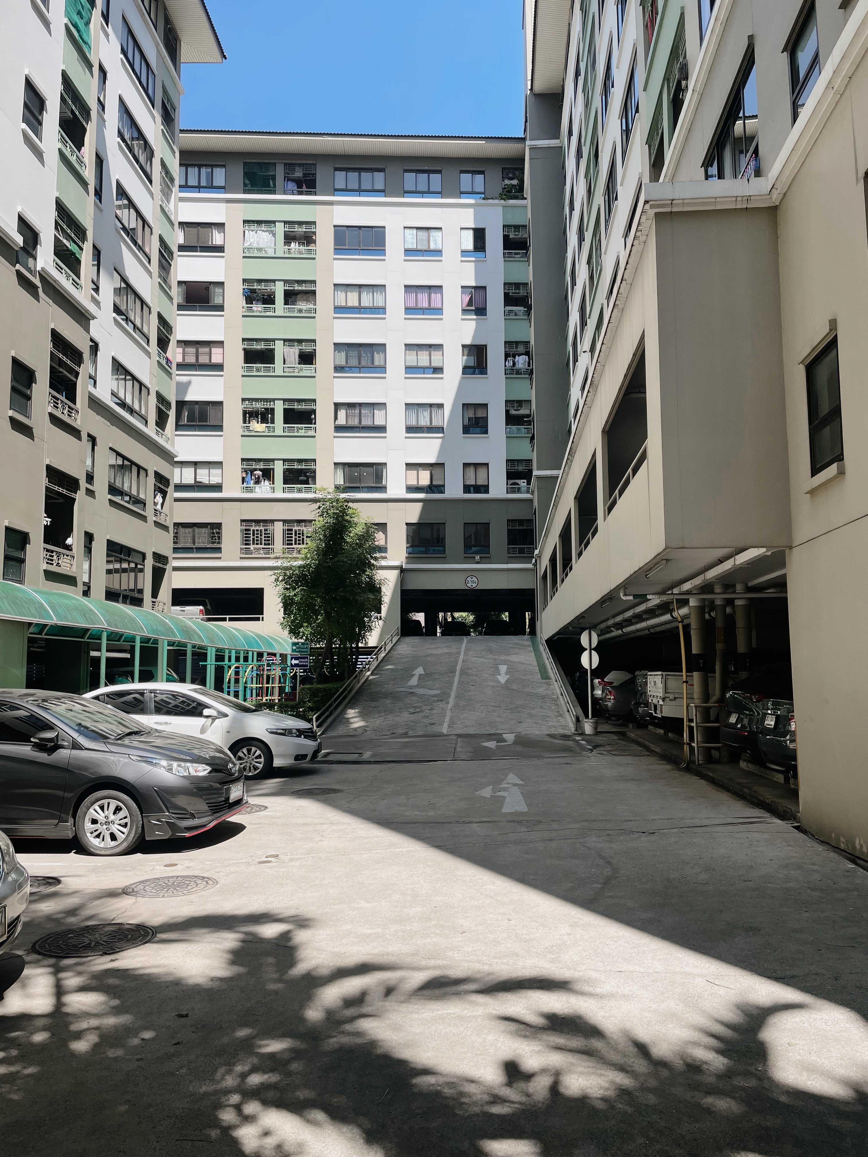 ขายคอนโด ลุมพินี เจริญกรุง-พระราม 3 Charoen Krung (ลุมพินี เพลส พระราม 3 - เจริญกรุง) ห้องเปล่า 2 ห้องนอน 2 ห้องน้ำ