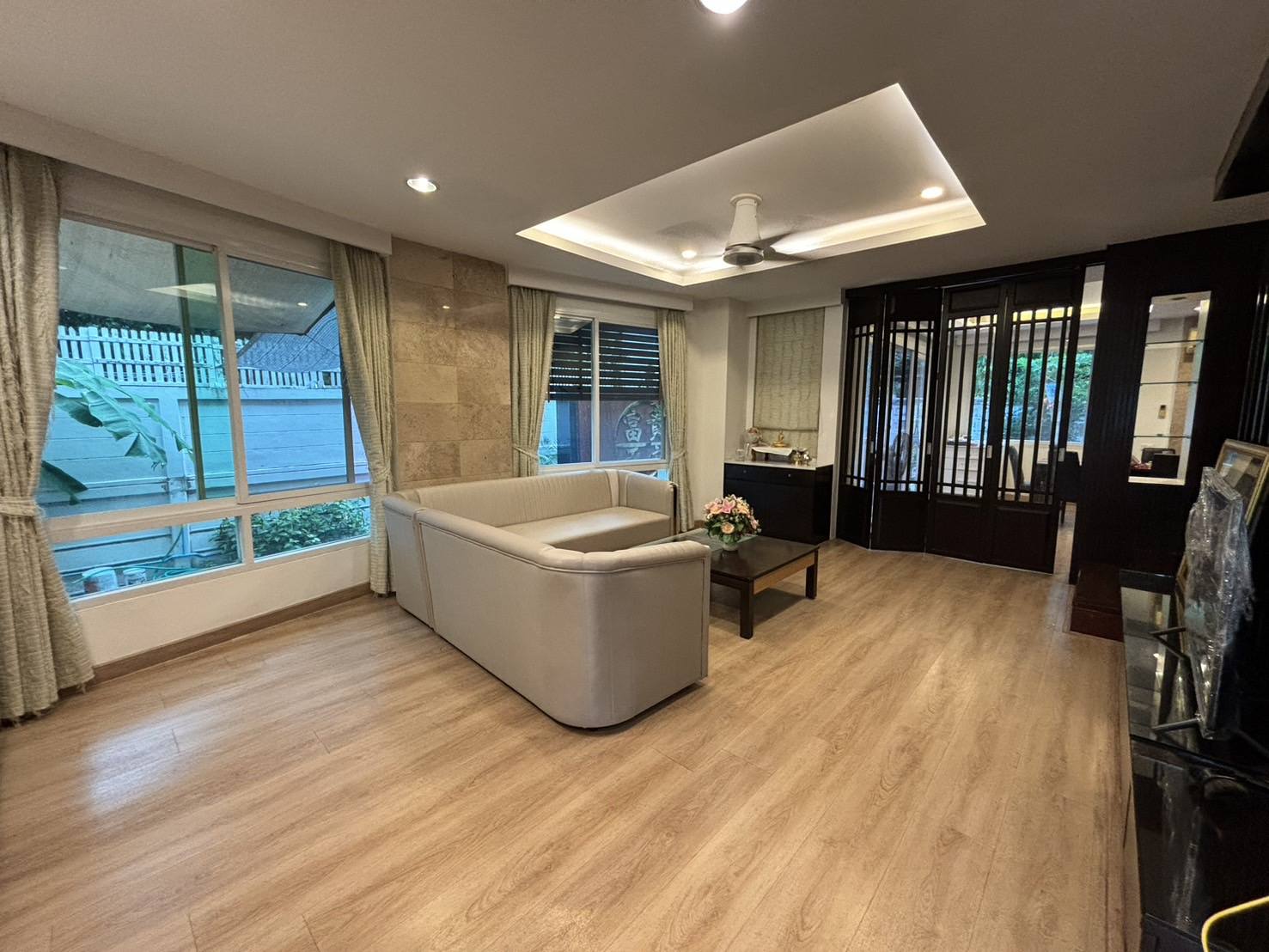 🏡 ให้เช่าบ้านเดี่ยวหรู หมู่บ้านบ้านลาดพร้าว Exclusive 📍 ถนนเลียบด่วนเอกมัย–รามอินทรา (ตรงข้าม The Crystal Park)