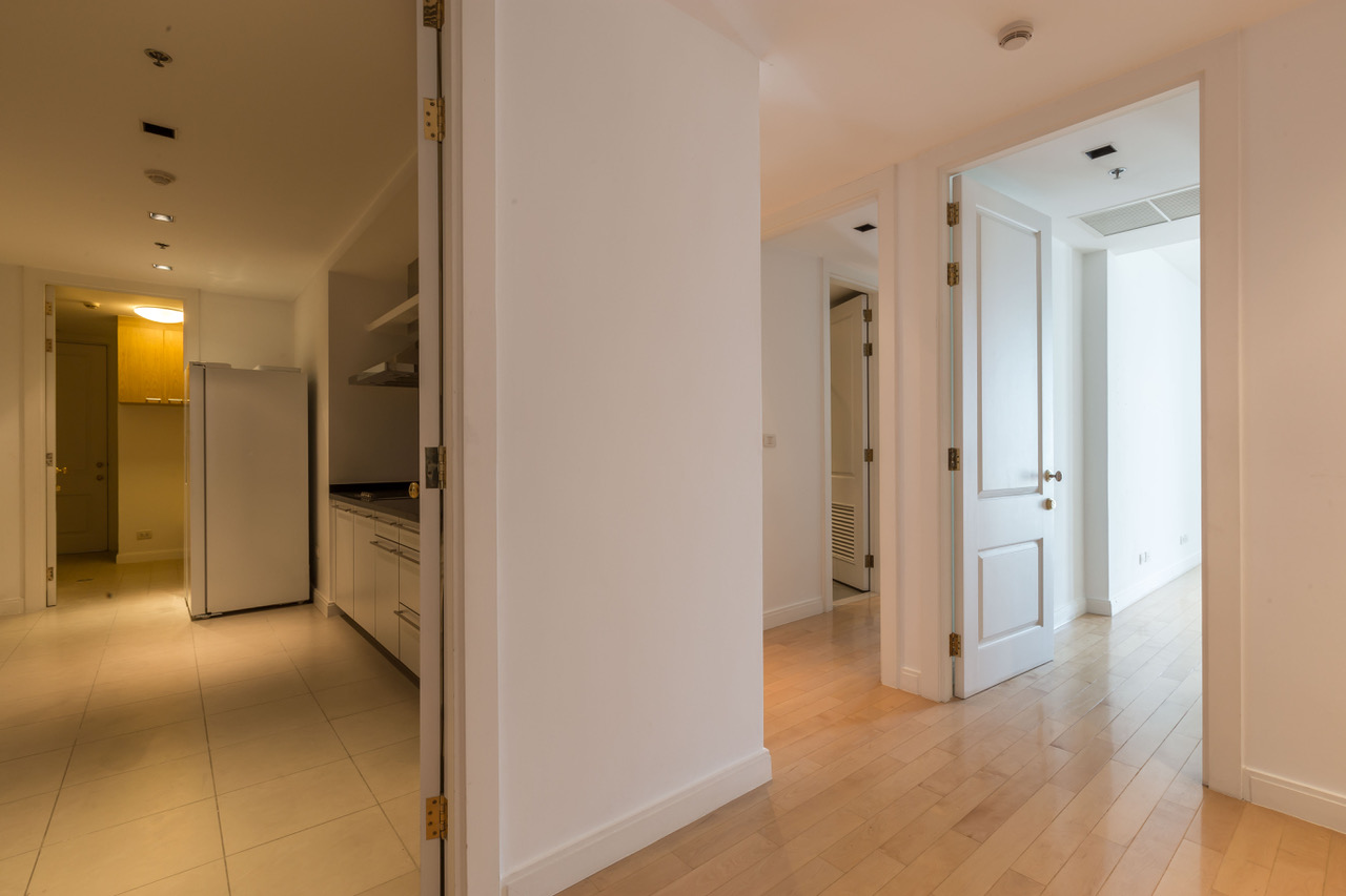 ให้เช่าคอนโด Athenee Residence (แอทธินี เรสซิเด้นซ์) 3 ห้องนอน 4 ห้องน้ำ 1 ห้องแม่บ้าน ขนาด 178 ตร.ม