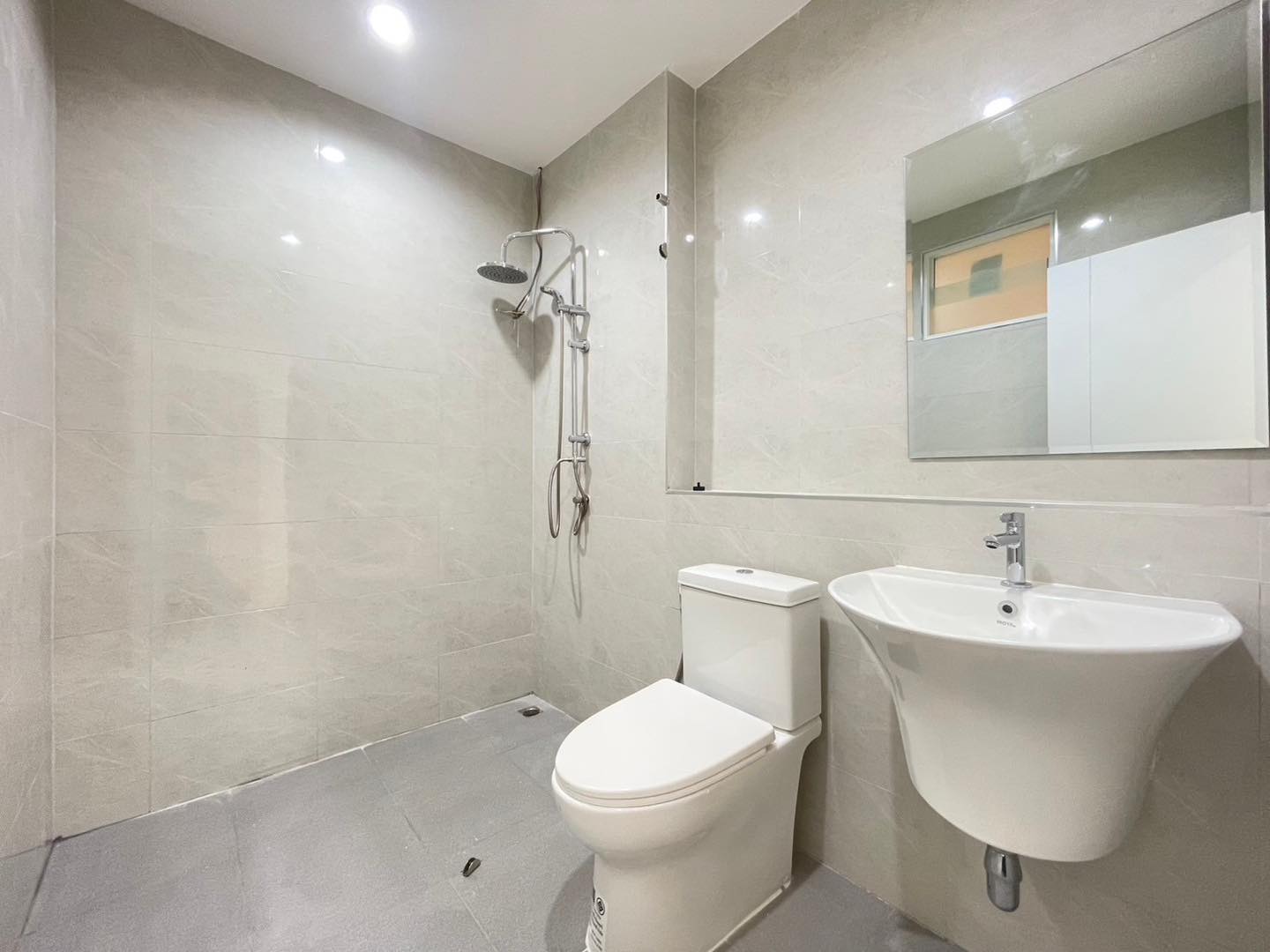 ขายทาวน์โฮม 3 ชั้น โครงการหมู่บ้านลัลลี่วิลล์ ลำลูกกา-คลอง 1 ราคาเพียง 2,290,000 บาท ฟรีโอน