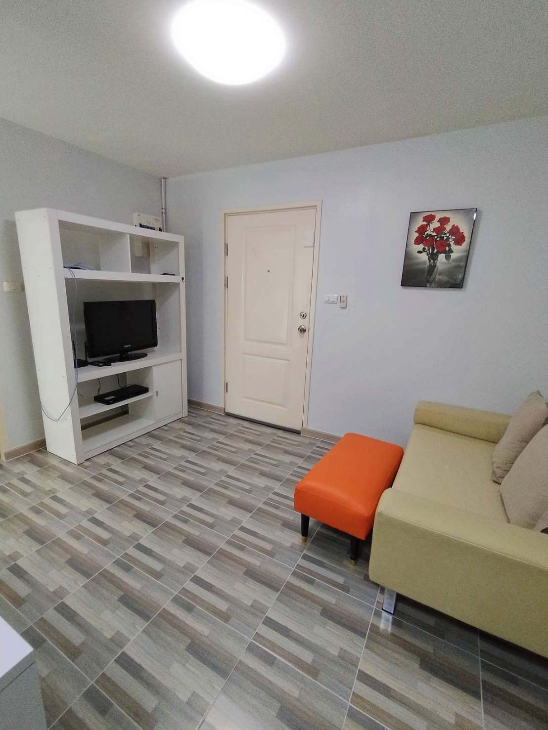 ให้เช่า iCondo Serithai Green Space (ไอคอนโด เสรีไทย กรีนสเปซ) ตั้งอยู่หน้าถนนเสรีไทย ระหว่างเสรีไทย43-45 ห้องทำใหม่เอี่ยม สวยจนหลงรัก