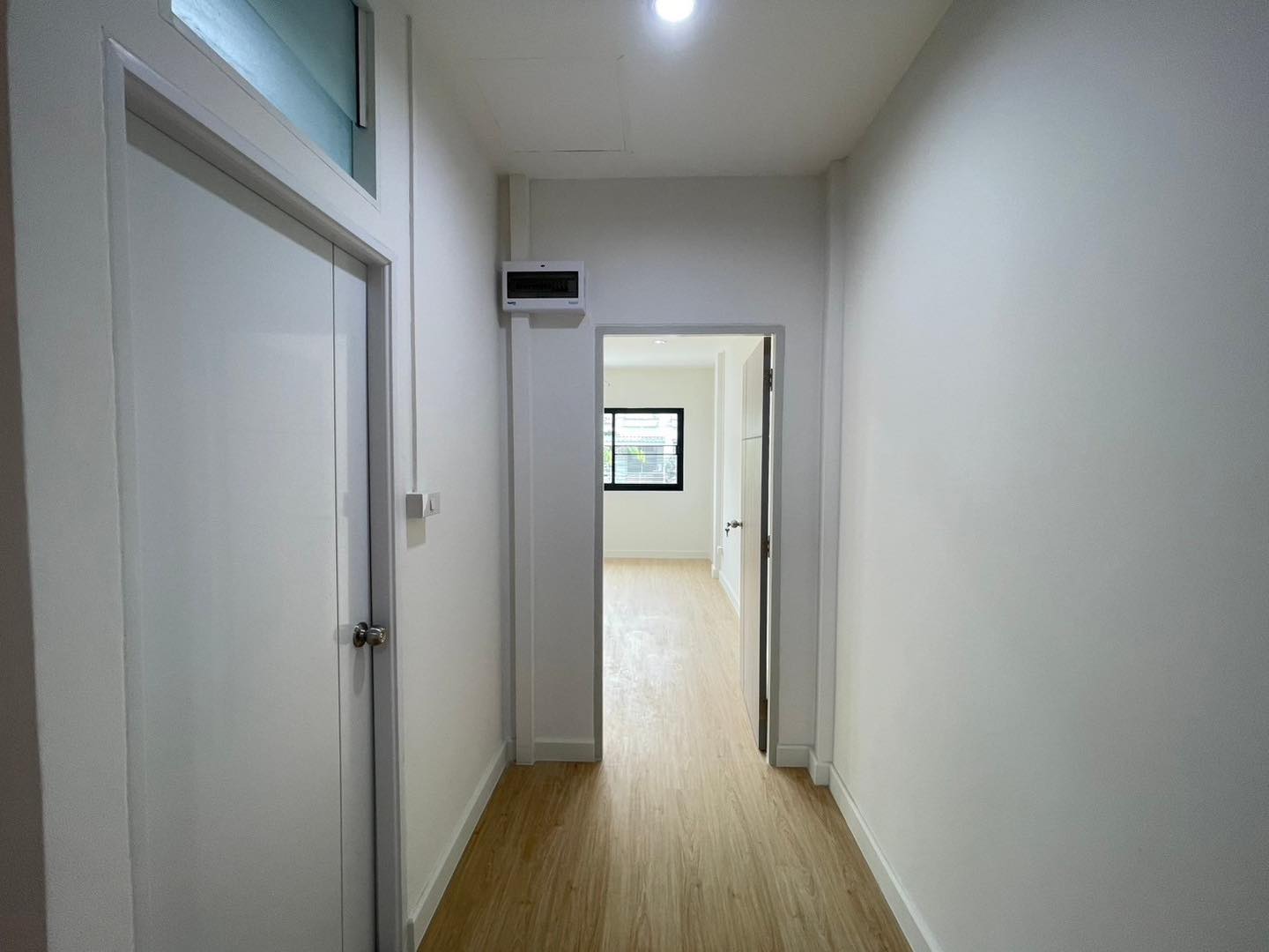 ขายทาวน์โฮม 3 ชั้น โครงการหมู่บ้านลัลลี่วิลล์ ลำลูกกา-คลอง 1 ราคาเพียง 2,290,000 บาท ฟรีโอน