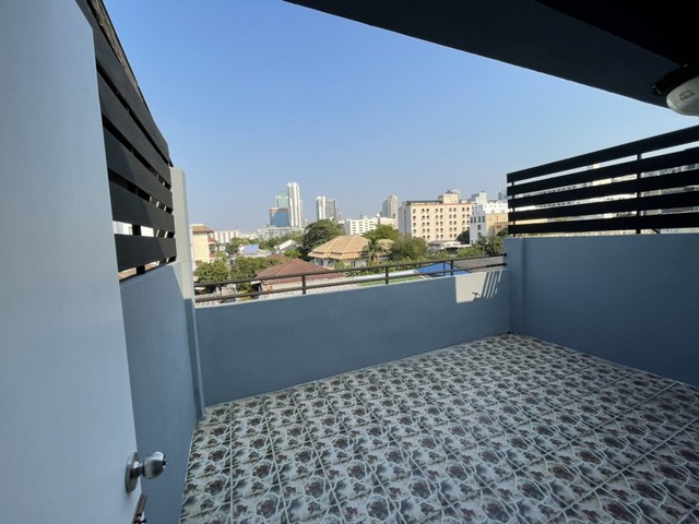 ให้เช่า ทาวน์โฮม รัชดา-สุทธิสาร 5 ห้องนอน (170 m2) ใกล้ MRT สุทธิสาร/ห้วยขวาง 35,000 บาท/เดือน !!