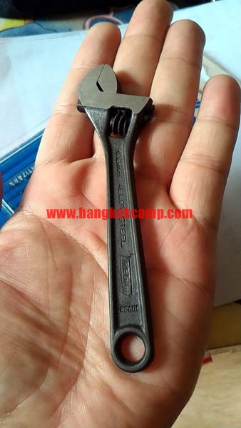 ประแจเลื่อน IREGA ขนาด 4 นิ้ว สเปน Made in Spain ใหม่ แท้. (แพ็คฟ้า)