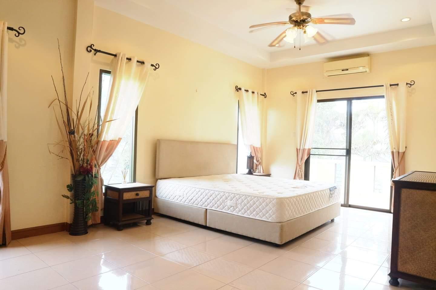 ขาย / เช่า บ้านเดียว 2 ชั้น หมู่บ้าน สยามเพส พัทยา ค่าเช่า 25,000 บาทต่อเดือนรายเดือน