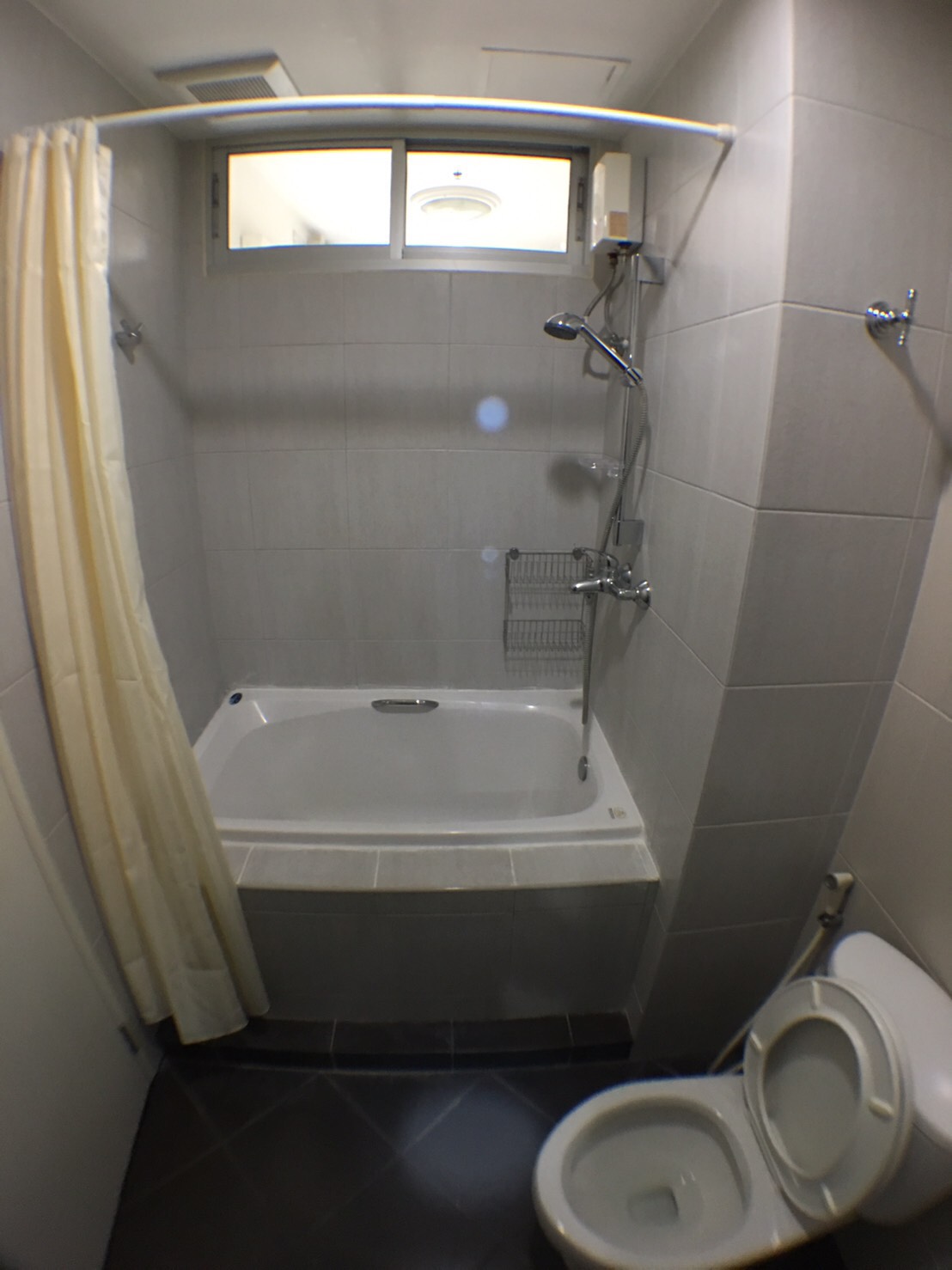 condo for rent at Condo One X Sukhumvit 26 on Sukhumvit 26. > Rental price: 23,000-25,000 Baht/month