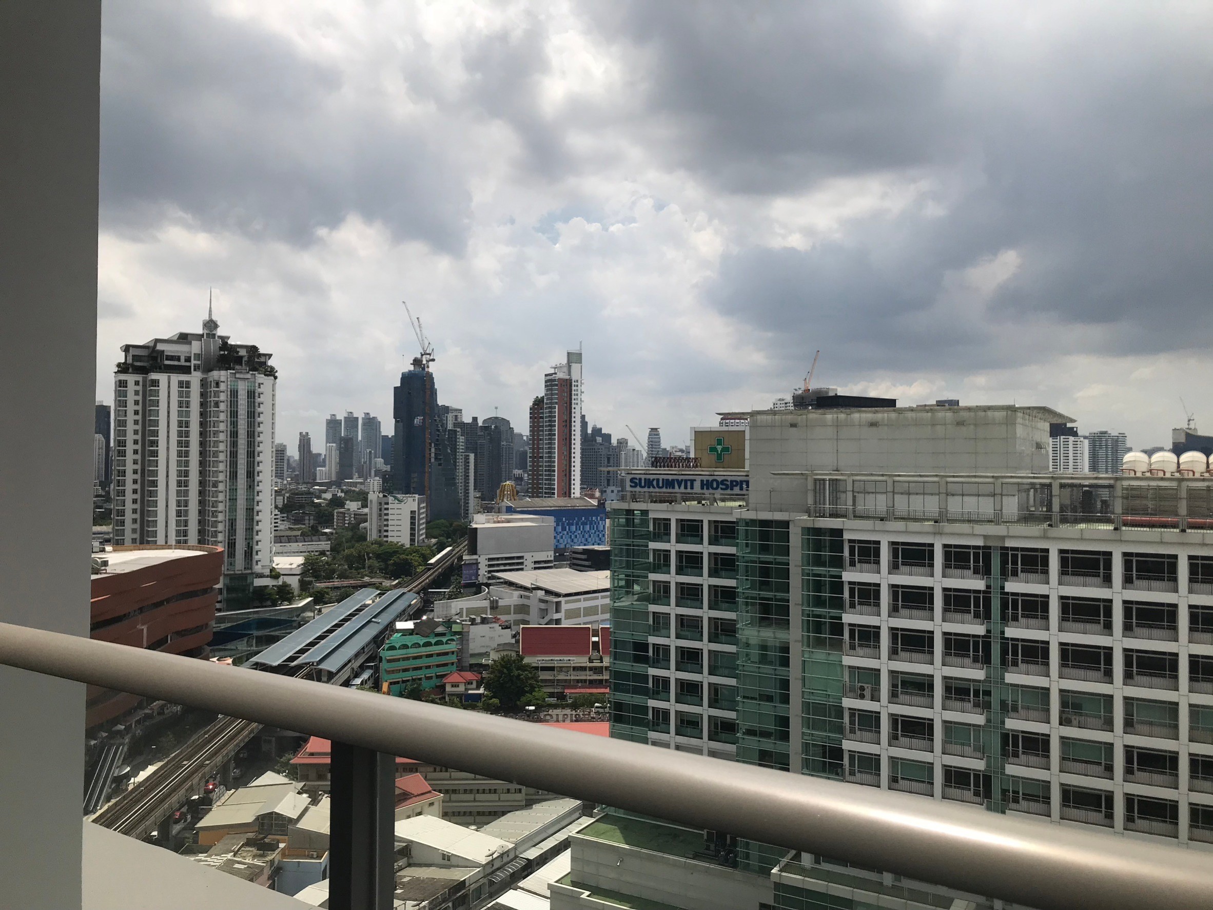 ให้เช่าคอนโด The Lofts Ekkamai (เดอะ ล็อฟท์ เอกมัย) ห้องดูเพล็กซ์ 1 ห้องนอน ขนาด 48 ตารางเมตร ชั้น 22 ห้องแต่งครบพร้อมเข้าอยู่