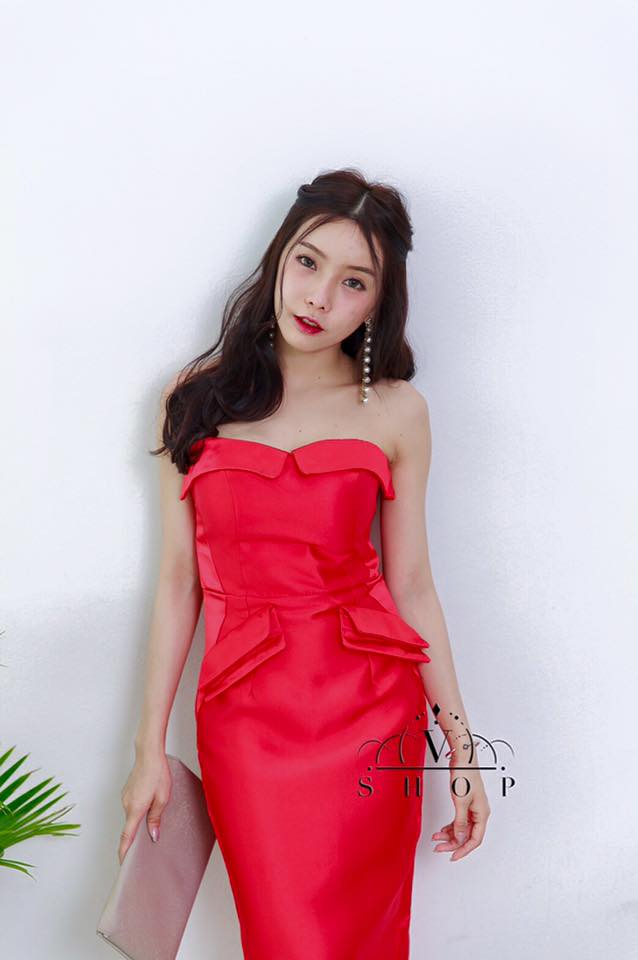 ชุดออกงาน ชุดไปงานแต่งงานสีแดง เดรสเกาะอก ผ้าไหมเทียม ลุคสวยหรู เซ็กซี่
