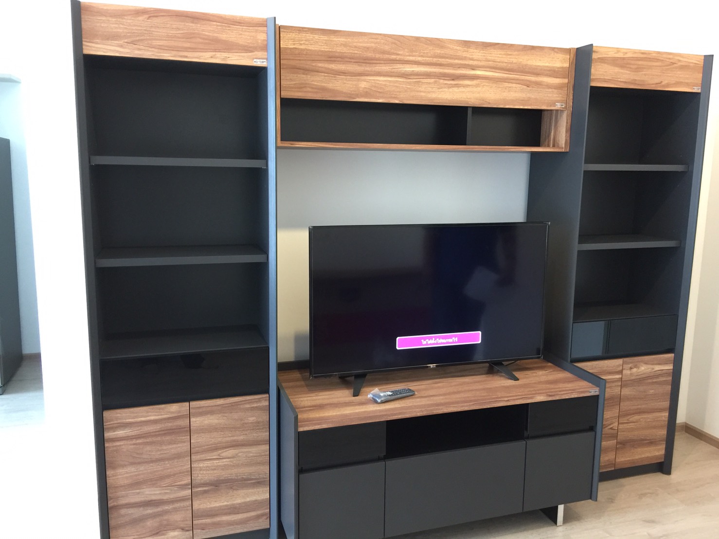 รหัสทรัพย์ 48860 ให้เช่าคอนโด ไอดีโอ คิว จุฬา-สามย่าน / Ideo Q Chula-Samyan ห้องสตูดิโอ ขนาดพื้นที่ 30 ตรม ชั้น 17 ตกแต่งครบพร้อมอยู่ ราคาเช่า 26,000 บาทต่อเดือน สัญญาเช่า 1 ปี