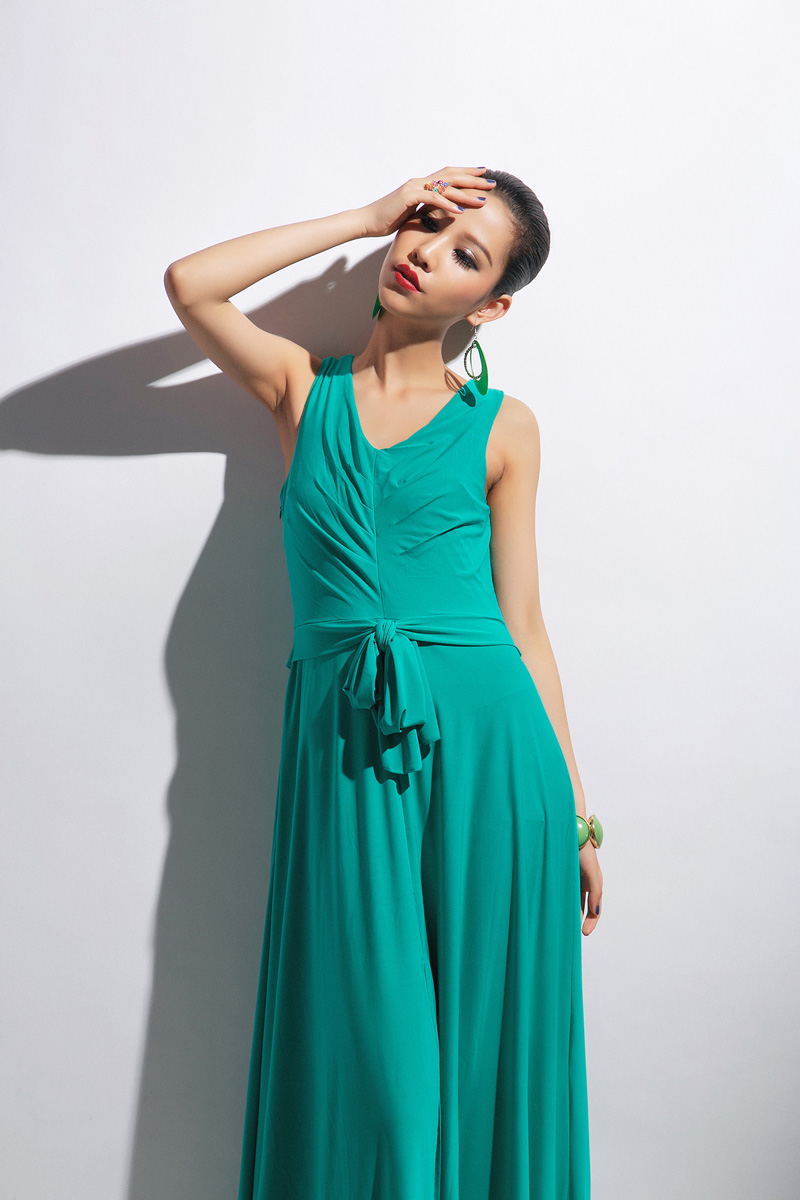 MAXI DRESS ชุดเดรสยาวแฟชั่นคอวี แขนกุด สีเขียว ใส่ออกงาน เซ็กซี่ สวยๆ ASIA STREET FASHION