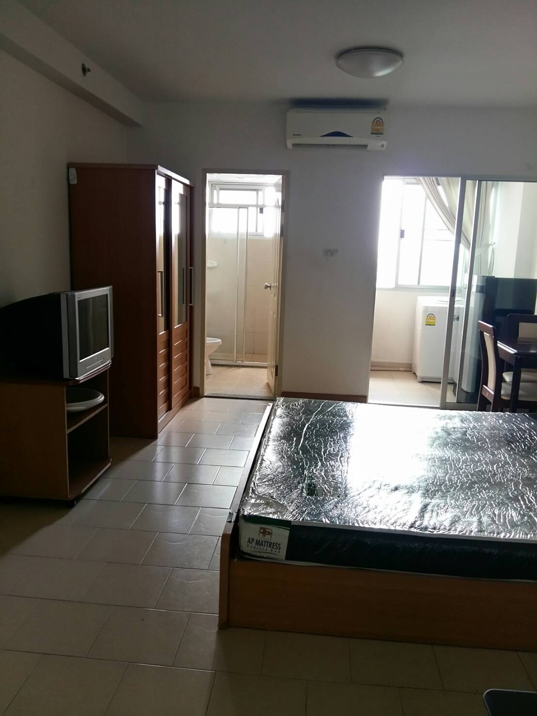 รหัสทรัพย์ 09595 ขาย / เช่าคอนโด ซิตี้โฮมรัตนาธิเบศร์ City Home Rattanathibet ติดถนนใหญ่ เฟอร์ฯ+ไฟฟ้า พร้อมอยู่ ขนาด : เนื้อที่ 31 ตรม. ตึก 2 ชั้น 15 ห้อง Studio