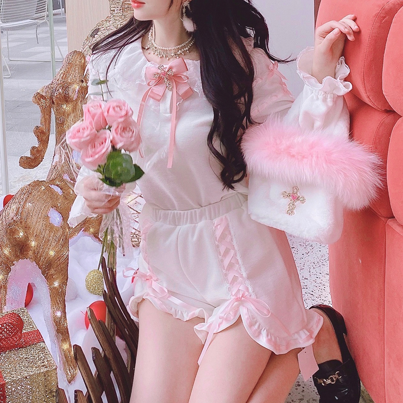 Summer Joy : พรีออเดอร์ ชุดแฟชั่น เสื้อแฟชั่นแขนยาวผ้าขนแต่งริบบิ้นกำมะหยี่ และ กางเกงขาสั้นเข้าชุด มีให้เลือก 3สี (ราคาแยกชิ้น) แบรนด์แท้
