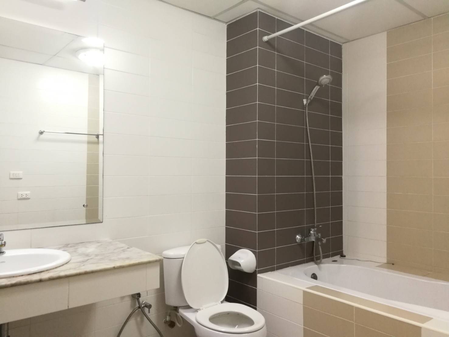 ให้เช่าคอนโด Fragrant 71 (เฟรเกรนท์ 71) 3 ห้องนอน ชั้น 8 ขนาด 121 ตรม (ห้อง 19/ 61) ราคาเช่าห้องเปล่า 32,000 บาทต่อเดือน