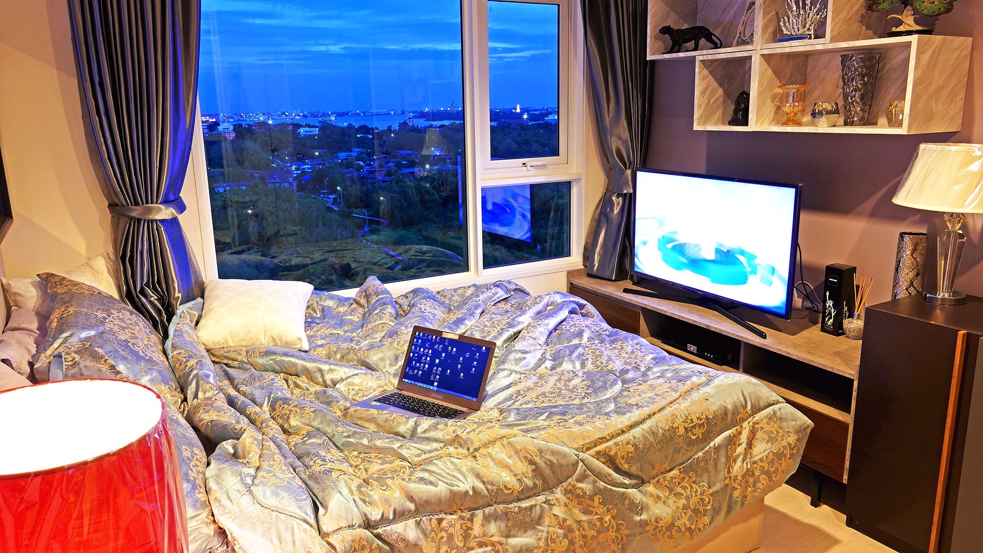 ขายคอนโด Aspire Erawan (แอสปาย เอราวัณ) 2 ห้องนอน 2 ห้องน้ำ 47 ตรม. เป็นห้องมุม