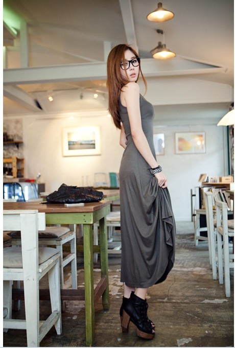 maxi dress-ชุดเดรสยาวแฟชั่น ใส่เที่ยว ชุดทำงาน สีเทา แขนกุด ผ้า Cotton ด้านหลังแต่งตาข่าย กระโปรงพริ้ว ใส่ออกงานได้ เซ็กซี่ Asia Street Fashion