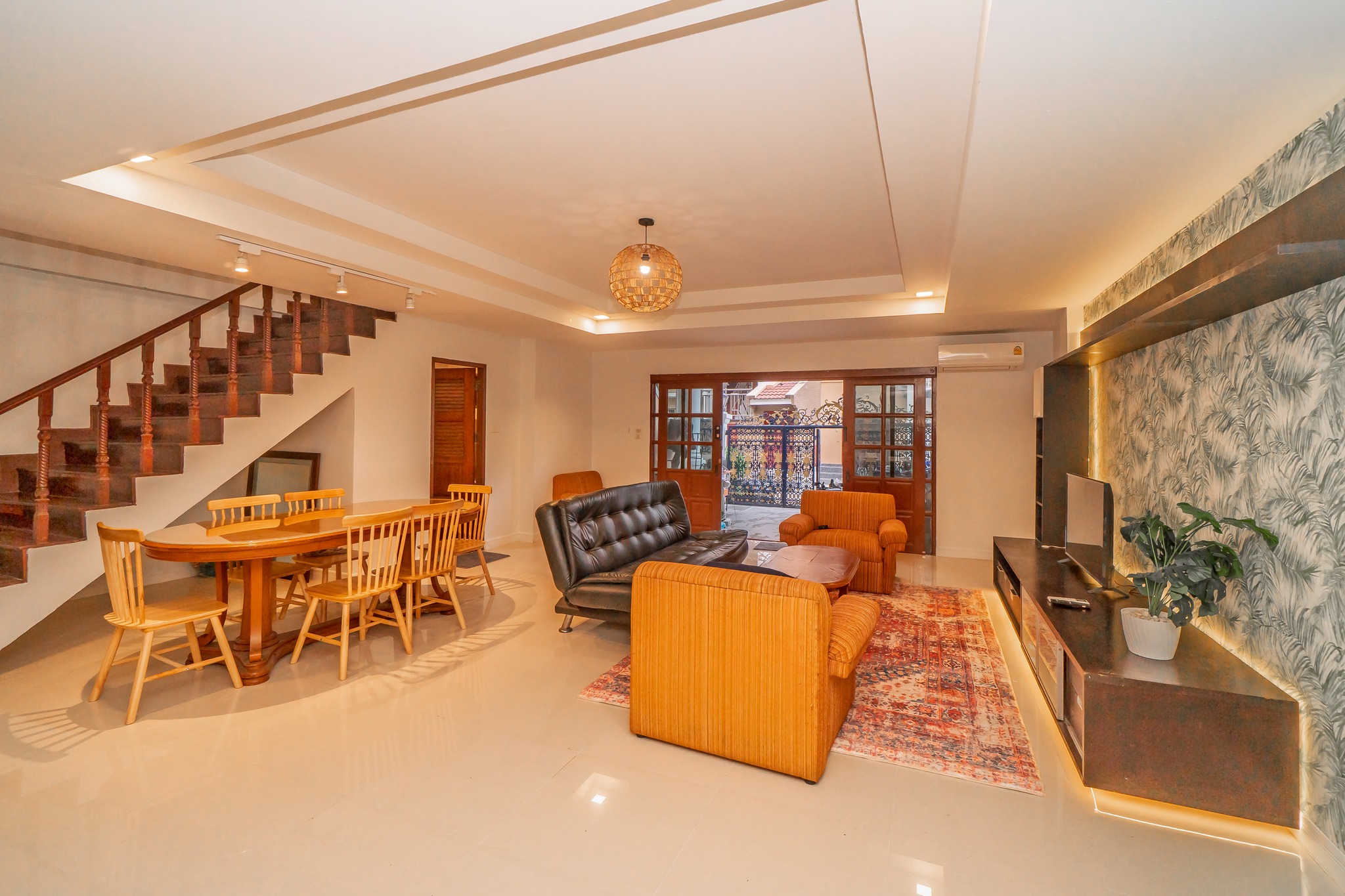 🏡 ให้เช่าทาวน์โฮมหรู Tropical House ทองหล่อ 25 / For Rent Tropical House Thonglor 25 ( English below )