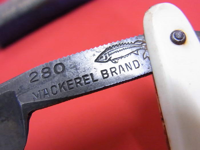 มีดโกนโบราณ.ปลาMACKEREL เยอรมัน กล่องครบ สภาพสมบูรณ์