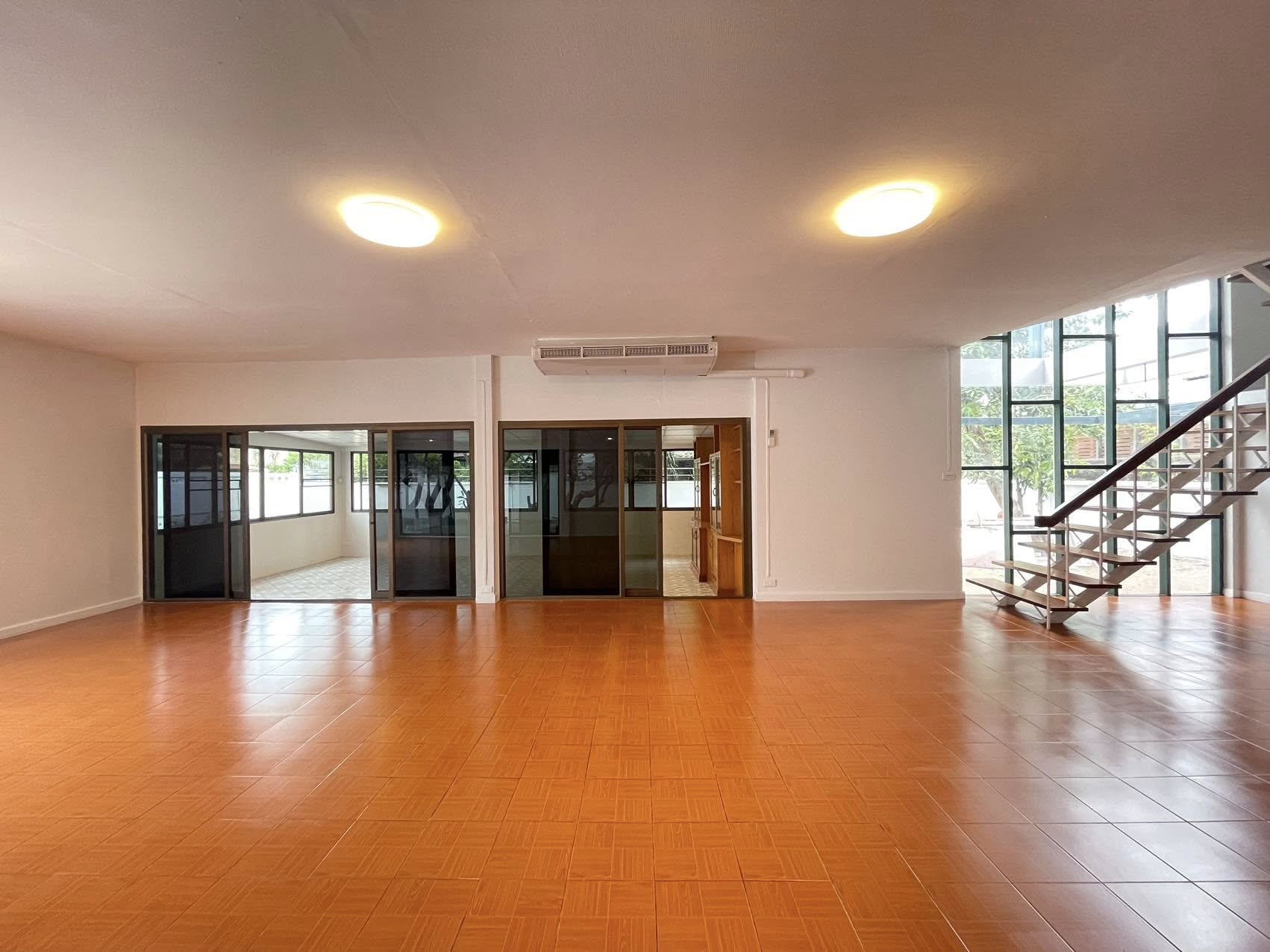 ให้เช่าบ้านเดี่ยว รัชดาภิเษก ซอย 19 / For Rent Single House Ratchadaphisek Soi 19 (English below)