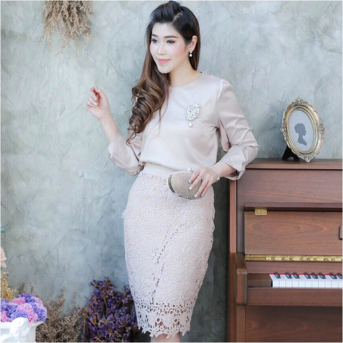 ชุดออกงาน ชุดไปงานแต่งงานสีทอง เซ็ทเสื้อแขนยาว+กระโปรงลูกไม้ แนวเรียบหรู สวยหวาน