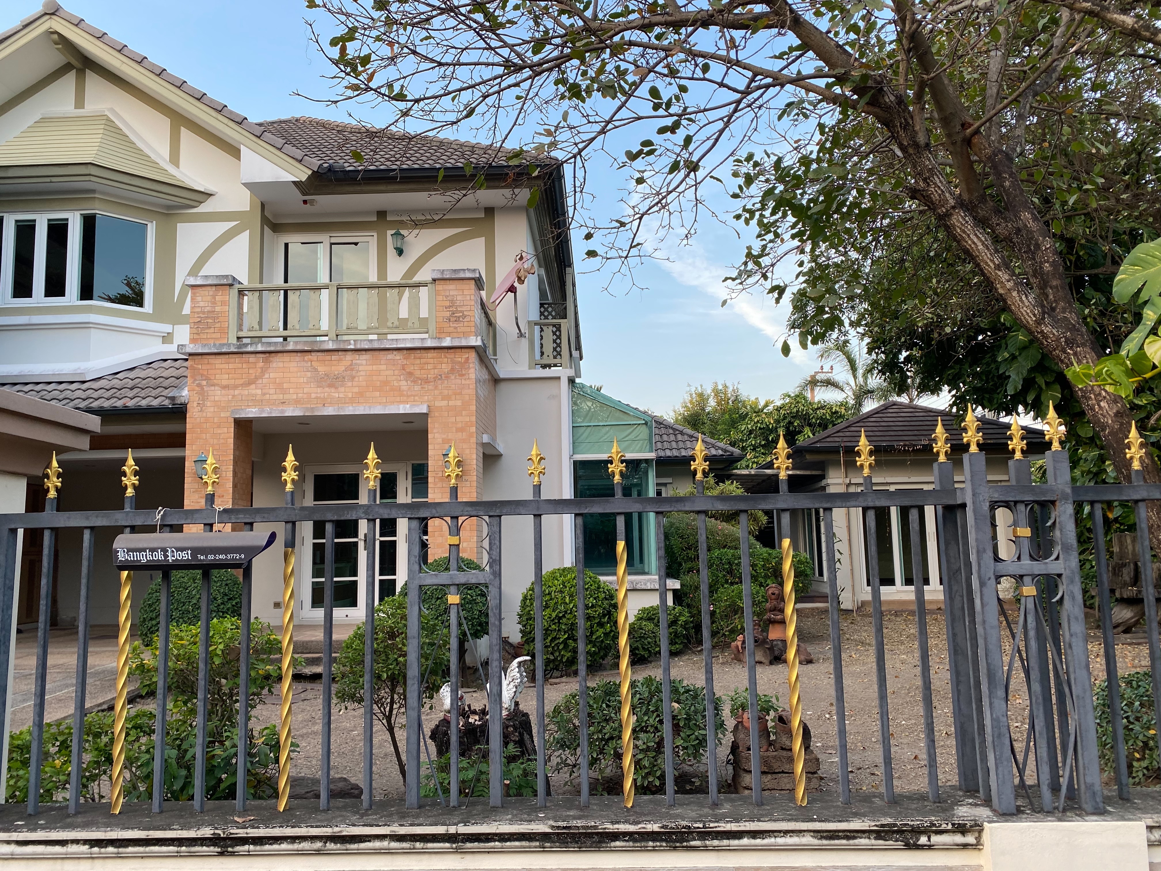 ขายบ้านเดี่ยว 2 ชั้น หลังมุม หมู่บ้าน ลัดดารมย์ วัชรพล เฟส 3 3 ห้องนอน พร้อมเรือนรับรอง (ห้องกระจก) 1 มีห้องน้ำในตัว