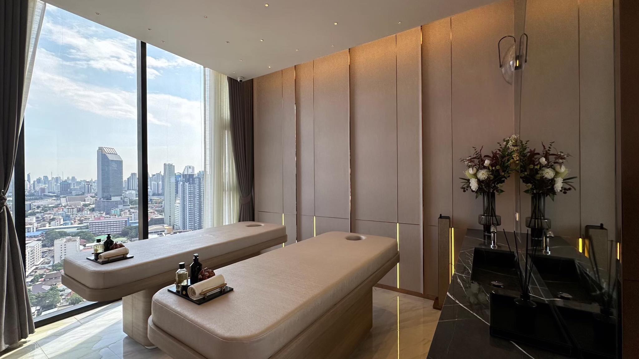 🔥 ห้ามพลาด! ให้เช่า SOHO Bangkok Ratchada คอนโดหรูสไตล์มูจิ ห้อง Duo 2 ชั้น วิวสวย ใกล้ MRT ห้วยขวาง เพียง 200 ม.! 🔥