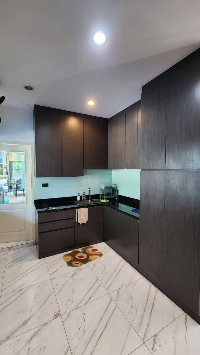 ให้เช่า บ้านเดี่ยว 3 ชั้นหรู ใหญ่ หมู่บ้าน ลุมพินี สวนหลวงร 9 ซอยเฉลิมพระเกียรติ 40/1 หนองบอน ประเวศ กรุงเทพ ห้องนอนใหญ่มาก