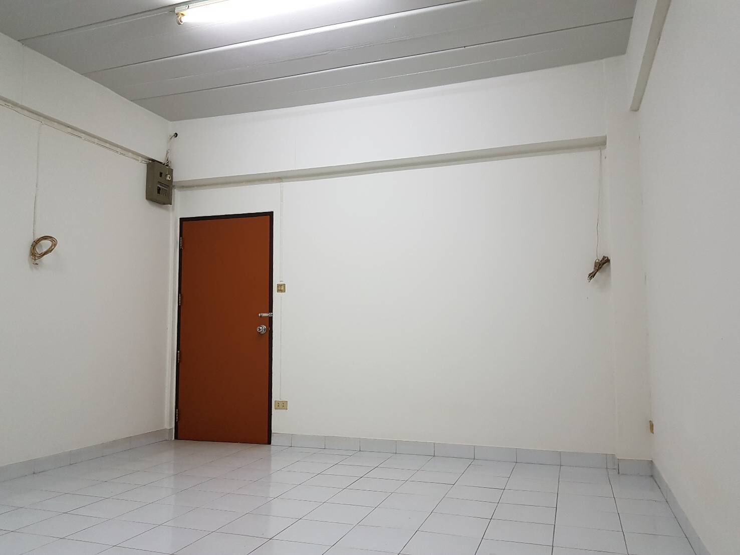 ขายถูกคอนโดสินเศรษฐี สี่แยกลำสาลี ( ซอย รามคำแหง 52/2 ) ขาย 2 ยูนิตติดกัน