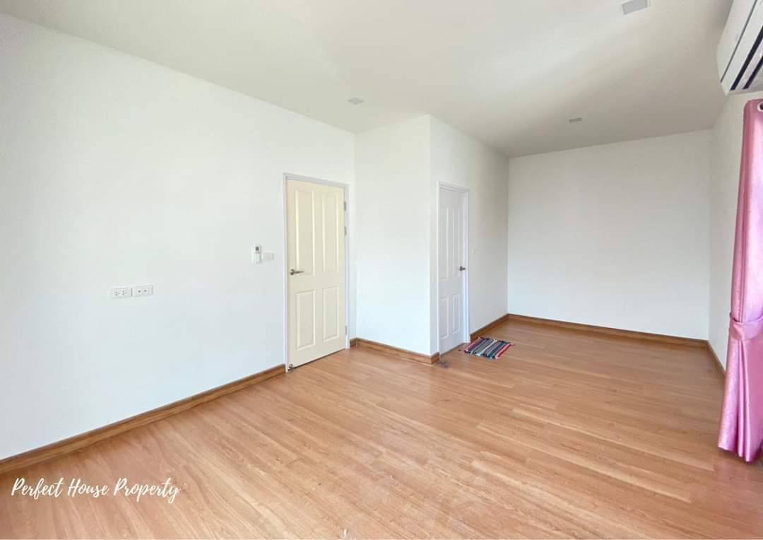 ขายด่วน! บ้านแฝดสไตล์อังกฤษ โครงการโกลเด้น นีโอ รามอินทรา - วงแหวน (Golden Neo Ramintra - Wongwaen)