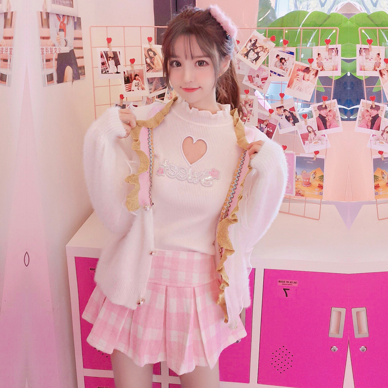 พรีออเดอร์ : เสื้อแฟชั่นแขนยาวฉลุลายหัวใจกลางอกสไตล์หวาน