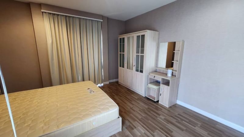 ให้เช่า บ้านเดี่ยว 3 ชั้นหรู ใหญ่ หมู่บ้าน ลุมพินี สวนหลวงร 9 ซอยเฉลิมพระเกียรติ 40/1 หนองบอน ประเวศ กรุงเทพ ห้องนอนใหญ่มาก