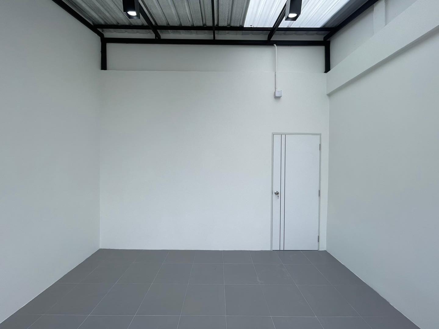 ขายทาวน์โฮม 3 ชั้น โครงการหมู่บ้านลัลลี่วิลล์ ลำลูกกา-คลอง 1 ราคาเพียง 2,290,000 บาท ฟรีโอน