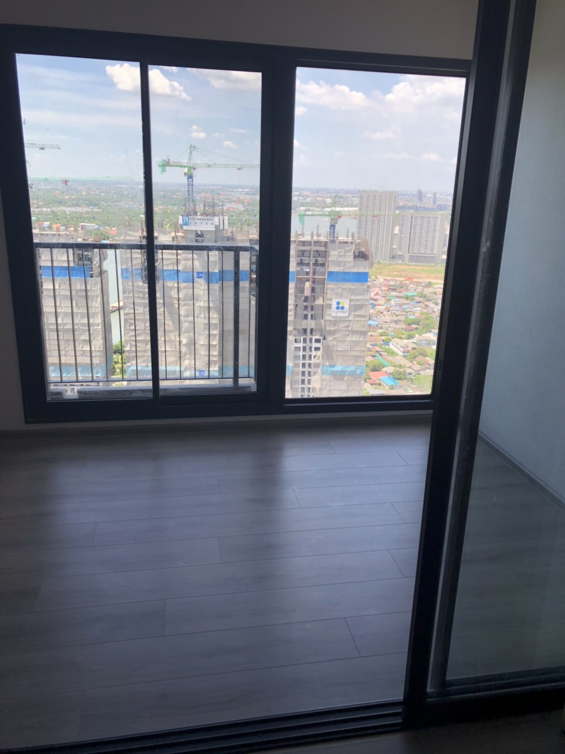 ขายคอนโด The Politan Rive เดอะ โพลิแทน รีฟ 1 ห้องนอน(1 bedroom) 1 ห้องน้ำ(1 bathroom) 1 ห้องรับแขก(1 living room) 1 ห้องครัว(1 pantry)