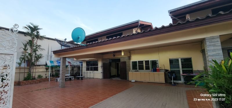 ให้เช่าบ้านเดี่ยวไซส์ใหญ่ ขนาด 270 ตรว. ราคา 52,000 บาทต่อเดือน สัญญา1ปี พร้อมเฟอร์นิเจอร์