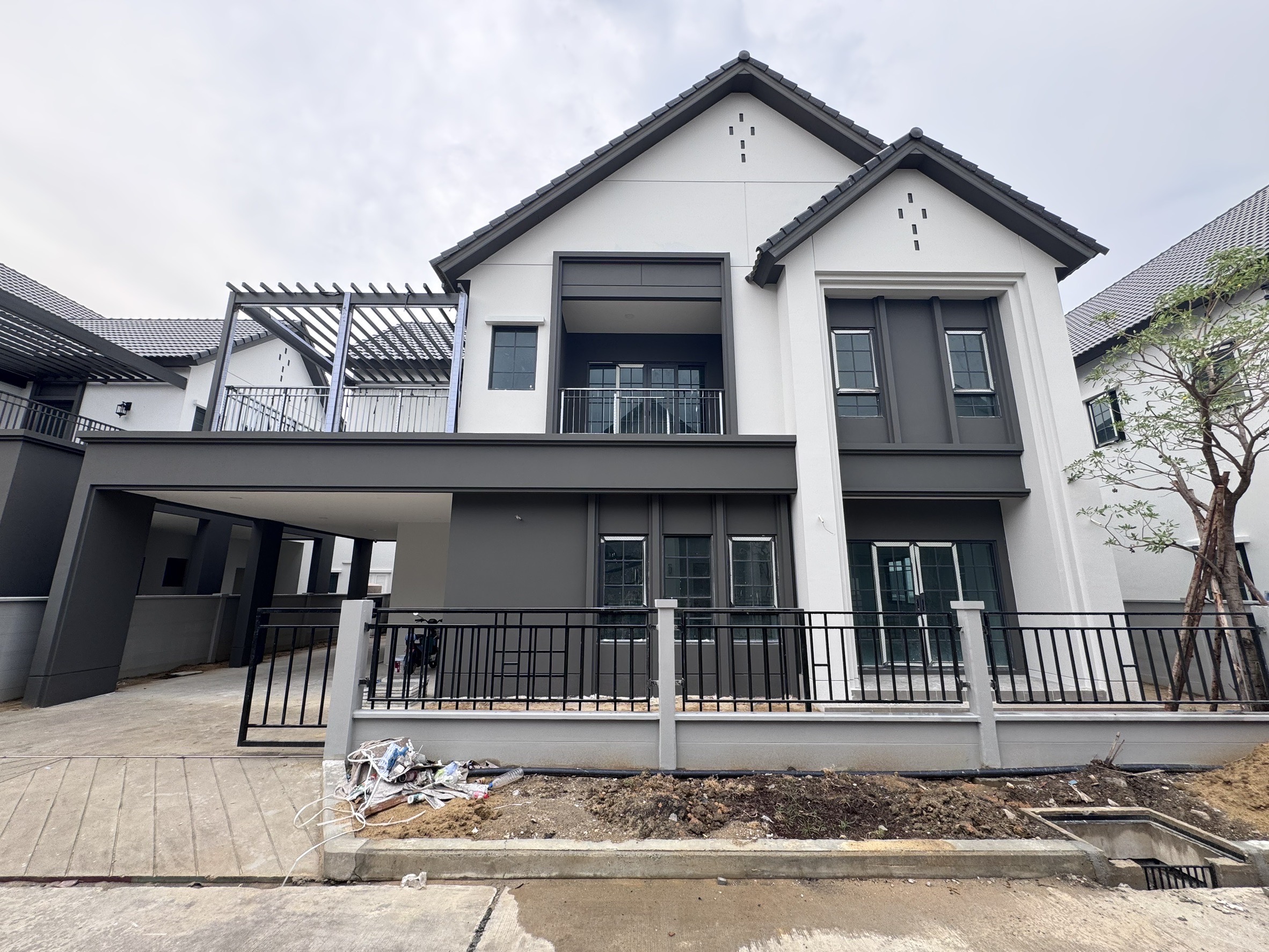 ให้เช่าบ้านหรู 2 ชั้น Centro Bangna ใกล้เมกะบางนา เพียง 1 กม. – ยินดีต้อนรับสัตว์เลี้ยง พร้อมอยู่!