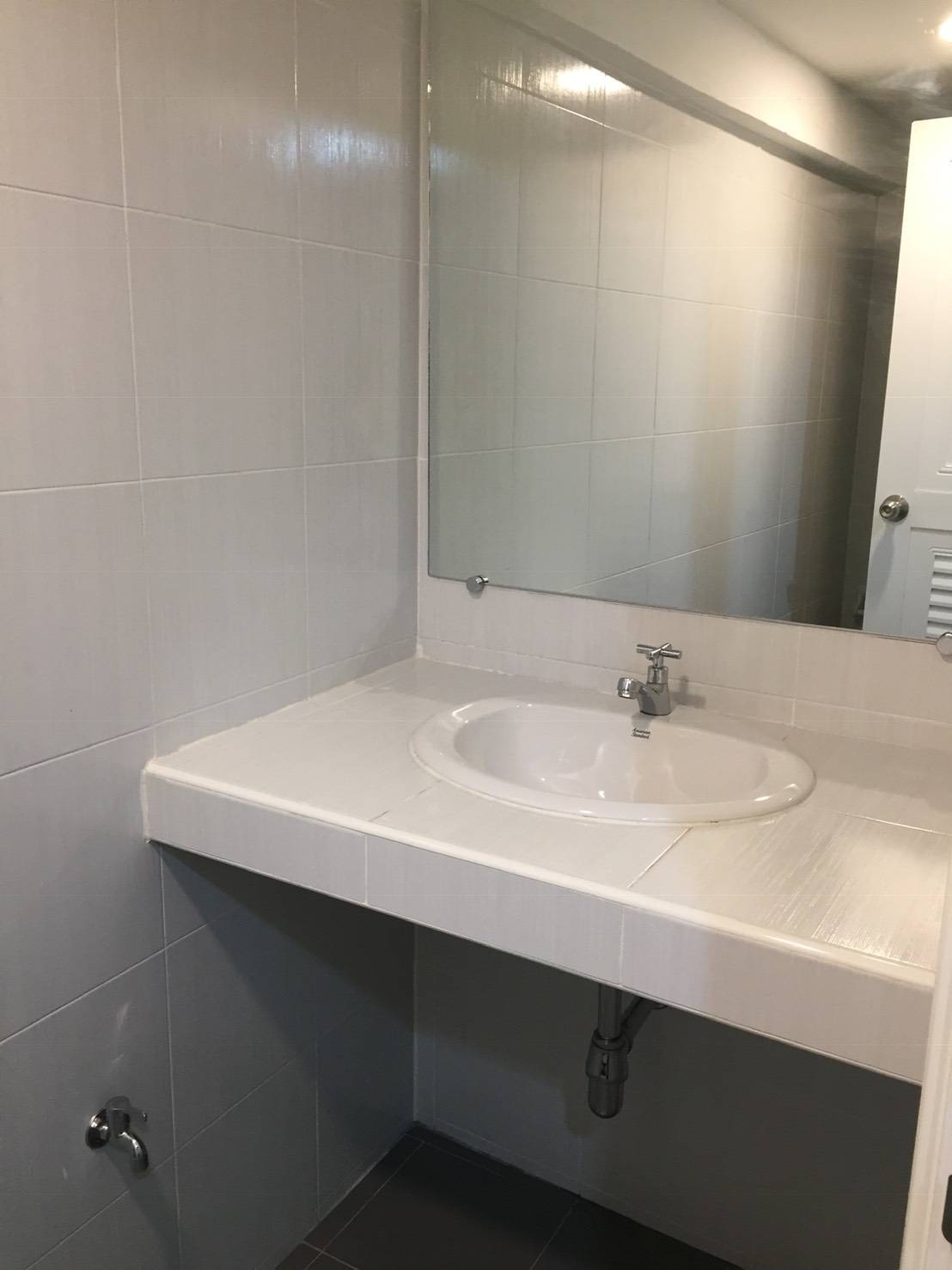 ให้เช่าตึกแถว ติดถนนอ่อนนุช หน้าปากซอยอ่อนนุช 47 ร้านเดิมเปิดเป็นร้านทำผม ทำเล็บ ทั้งหมด 4 ชั้น