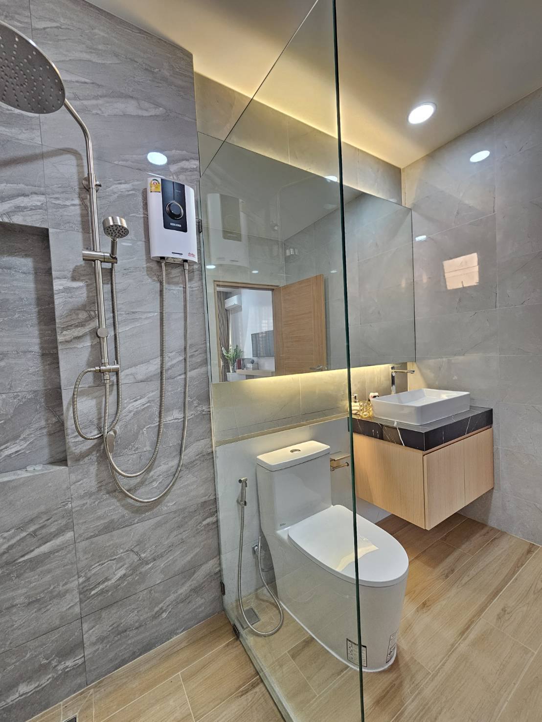 🔥 โอกาสทองสำหรับนักลงทุน! พูลวิลล่าหรู การันตีผู้เช่า 120,000 บาท/เดือน! 🔥 ชื่อโครงการ: Luxury Huai Yai Pool Villa / พูลวิลล่าหรูห้วยใหญ่