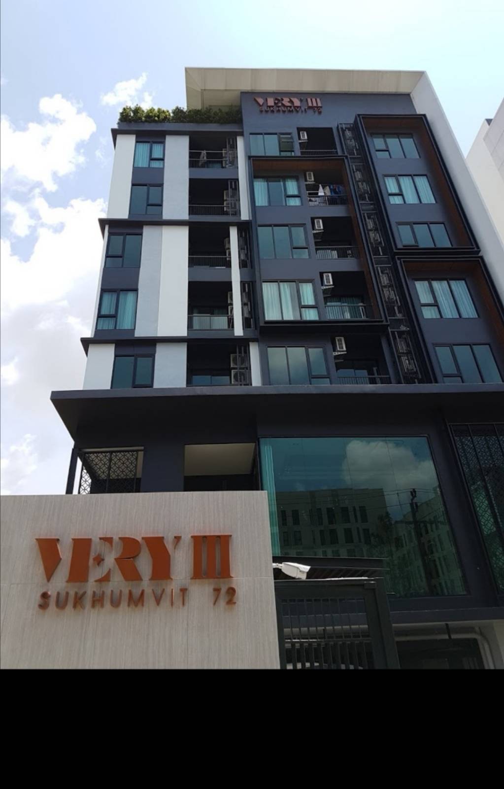 ขายด่วนต่ำกว่าทุน / เช่า คอนโด Very III Sukhumvit 72 (เวรี่ สุขุมวิท 72) เพียง 500 ม. จาก BTS สถานีแบริ่ง, 1 ห้องนอน