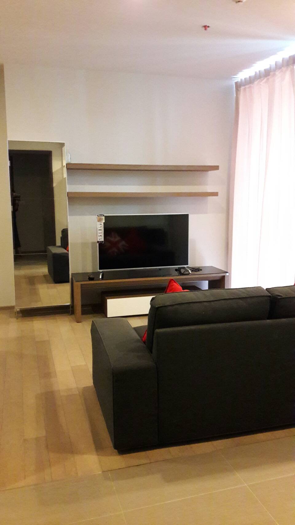 ให้เช่า PYNE BY SANSIRI 1ห้องนอนพร้อสมอยู่วิวสระ