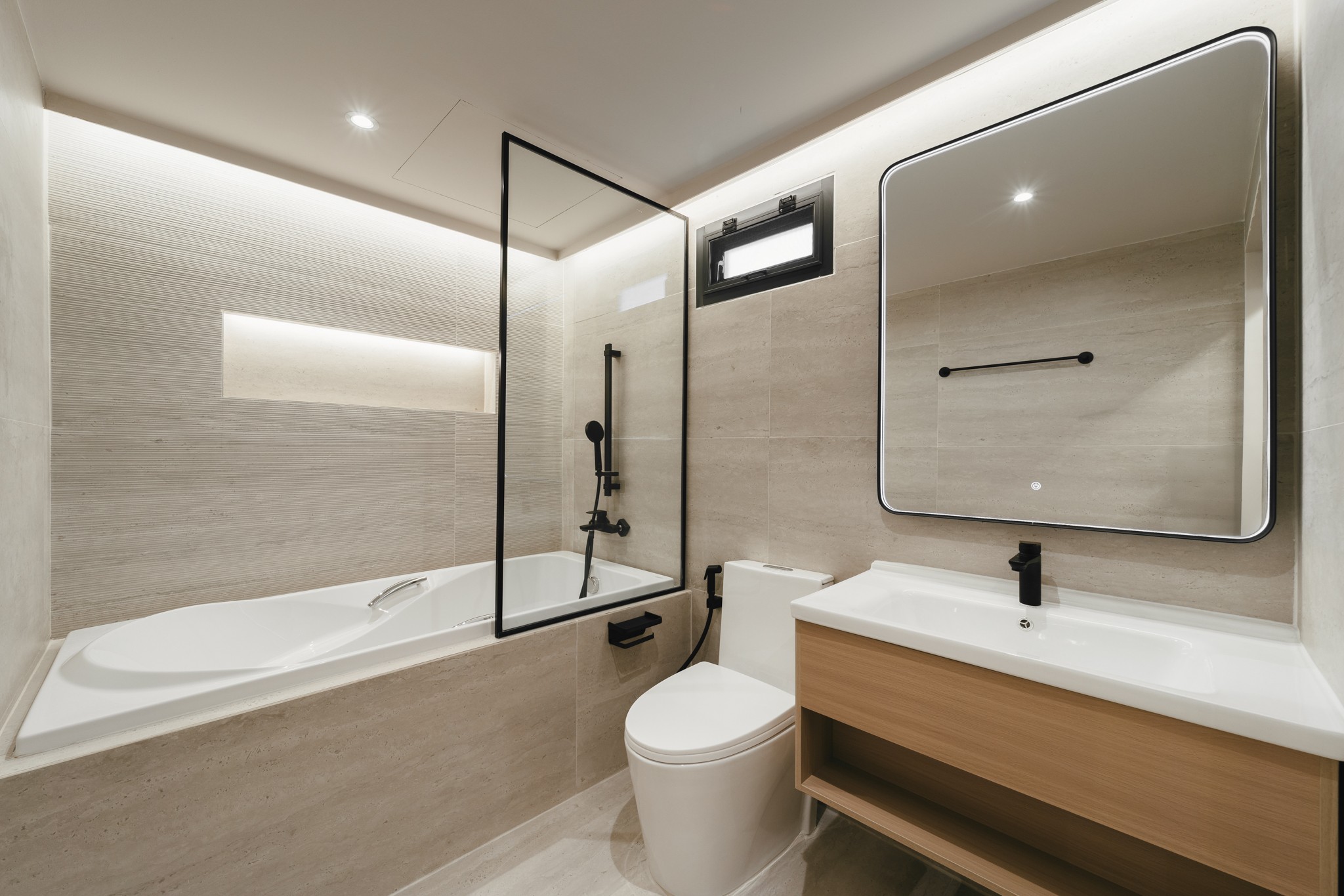 ขายและให้เช่าทาวน์โฮมติดเอกมัยทองหล่อ เดินถึง BTS พระโขนงได้ ทำเลเยี่ยมใจกลางเมืองติดเอกมัย ทองหล่อ เดินเพียงไม่กี่นาทีถึง BTS พระโขนง