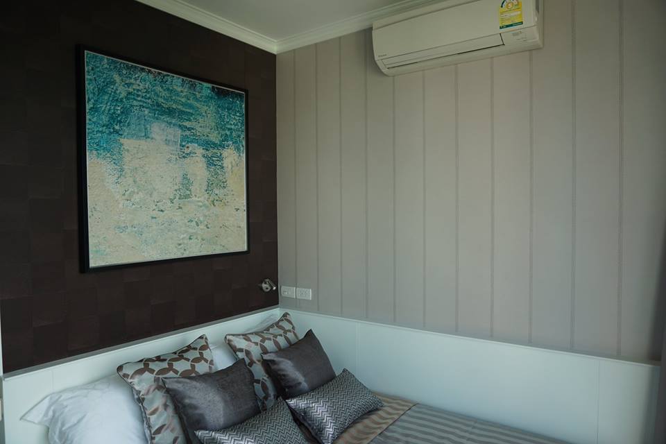 For rent A luxurious 3 bedrooms/bathrooms condo with large balcony overlooking onto the Chao Phraya River.