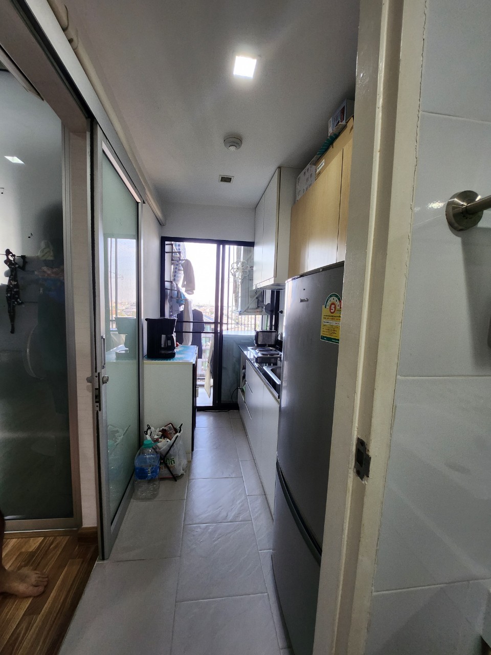 ขายคอนโด The Green Condo 3 เดอะ กรีน คอนโด 3 เฟส : 3 ชั้น: 7 แบบ 1 ห้องนอน 1 ห้องน้ำ 1 ห้องนั่งเล่นและ 1 ห้องครัว ขนาด 31.5 ตารางเมตร