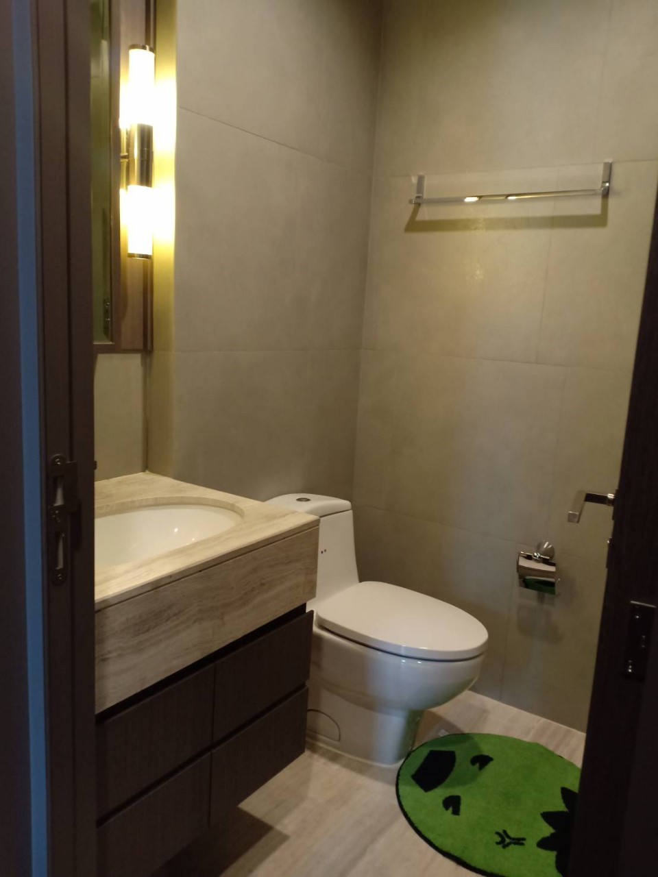 ให้เช่าคอนโด The Diplomat Sathorn (เดอะ ดิโพลแมท สาธร) 2 ห้องนอน 2 ห้องน้ำ ขนาดพื้นที่ใช้สอย 77 ตารางเมตร