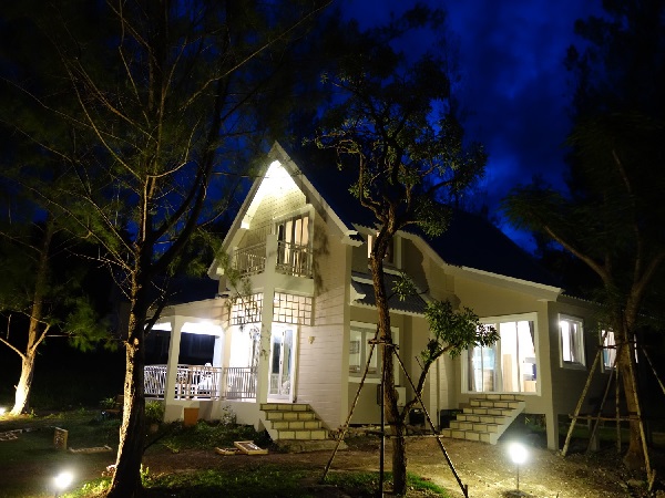 รหัสทรัพย์ 32240 ให้เช่า / ขาย บ้านเดี่ยว 2 ชั้น ใน Brookside Valley Rayong ใกล้ทะเลสาบ ( เดินแค่ 20 วินาที ) เนื้อที่ 105 ตรว. 3 ห้องนอน 2 ห้องน้ำ โซฟาสามารถปรับเป็นเตียงนอนได้